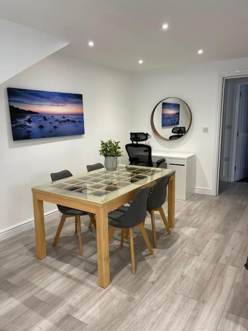 Maisy Lodge - Two Bed Lux Flat - Parking, Netflix, Wifi - Close To Blenheim Palace & Oxford - F2 Kidlington Dış mekan fotoğraf