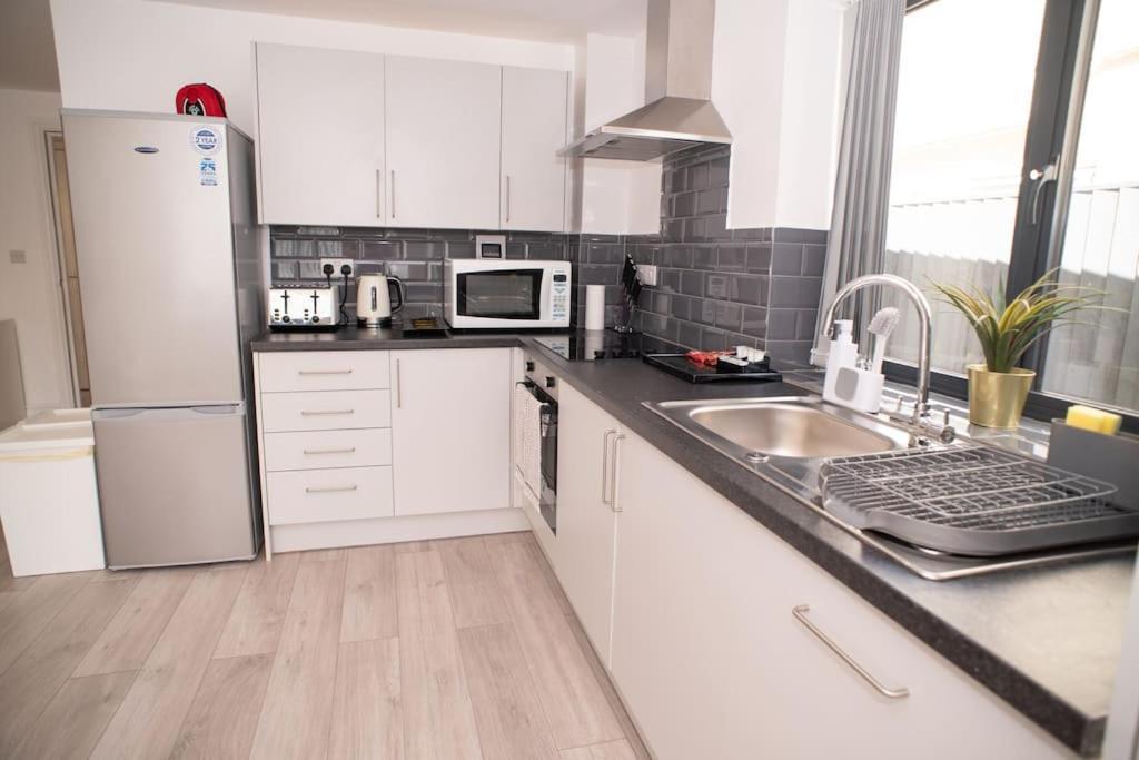 Maisy Lodge - Two Bed Lux Flat - Parking, Netflix, Wifi - Close To Blenheim Palace & Oxford - F2 Kidlington Dış mekan fotoğraf