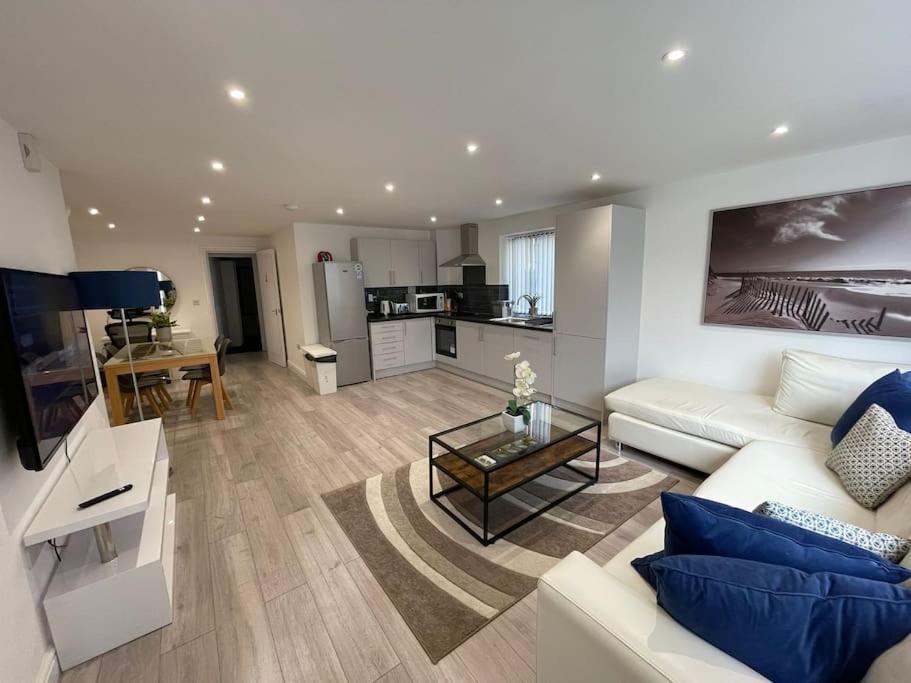 Maisy Lodge - Two Bed Lux Flat - Parking, Netflix, Wifi - Close To Blenheim Palace & Oxford - F2 Kidlington Dış mekan fotoğraf