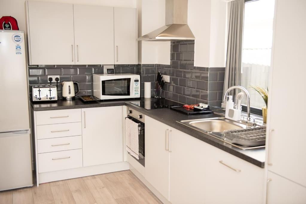 Maisy Lodge - Two Bed Lux Flat - Parking, Netflix, Wifi - Close To Blenheim Palace & Oxford - F2 Kidlington Dış mekan fotoğraf