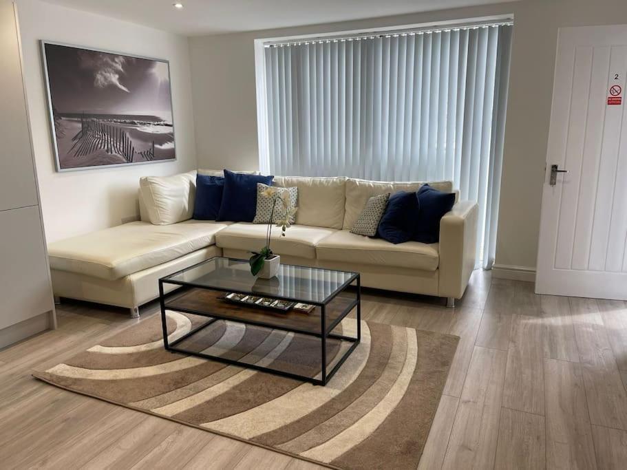 Maisy Lodge - Two Bed Lux Flat - Parking, Netflix, Wifi - Close To Blenheim Palace & Oxford - F2 Kidlington Dış mekan fotoğraf