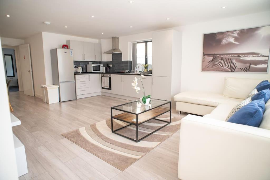 Maisy Lodge - Two Bed Lux Flat - Parking, Netflix, Wifi - Close To Blenheim Palace & Oxford - F2 Kidlington Dış mekan fotoğraf