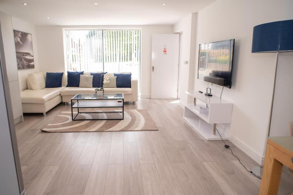 Maisy Lodge - Two Bed Lux Flat - Parking, Netflix, Wifi - Close To Blenheim Palace & Oxford - F2 Kidlington Dış mekan fotoğraf