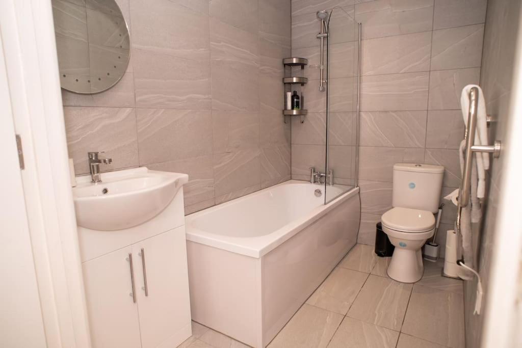Maisy Lodge - Two Bed Lux Flat - Parking, Netflix, Wifi - Close To Blenheim Palace & Oxford - F2 Kidlington Dış mekan fotoğraf