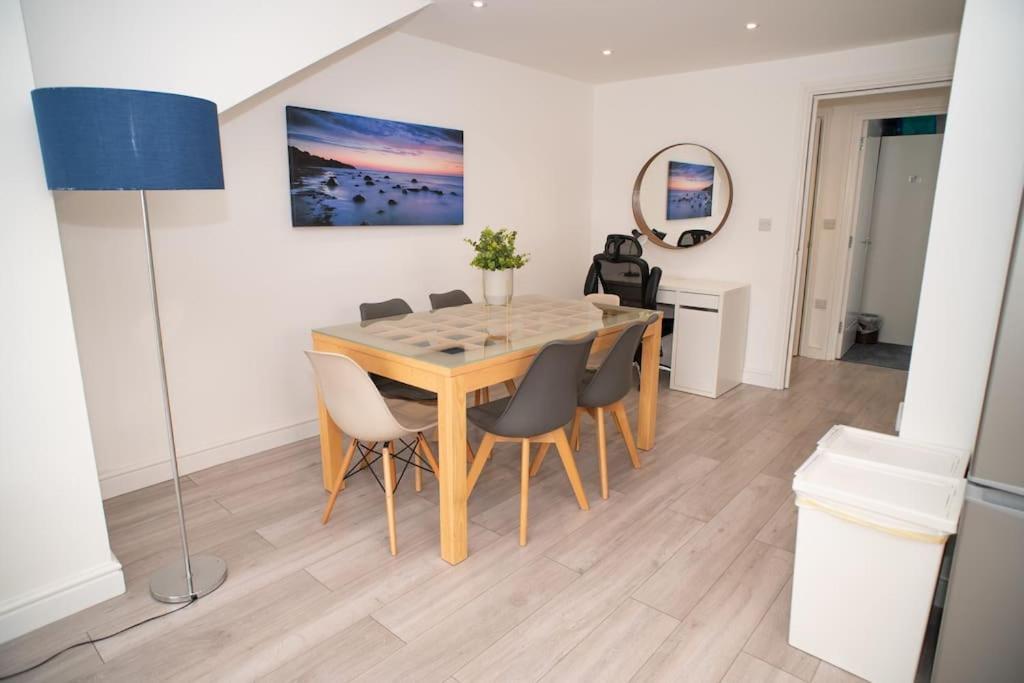 Maisy Lodge - Two Bed Lux Flat - Parking, Netflix, Wifi - Close To Blenheim Palace & Oxford - F2 Kidlington Dış mekan fotoğraf