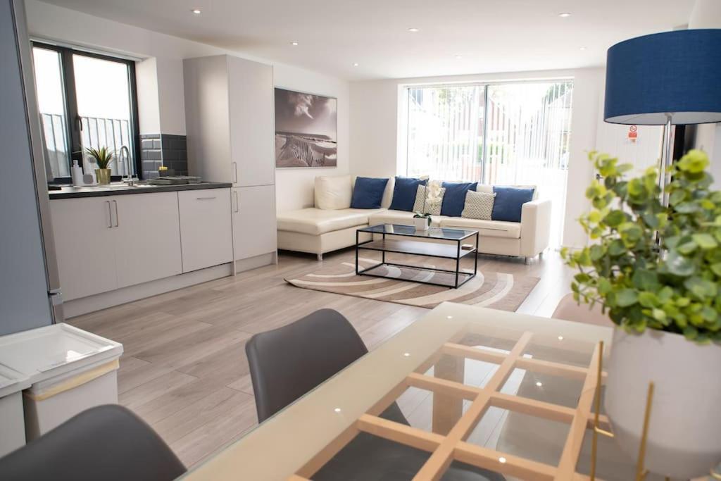 Maisy Lodge - Two Bed Lux Flat - Parking, Netflix, Wifi - Close To Blenheim Palace & Oxford - F2 Kidlington Dış mekan fotoğraf